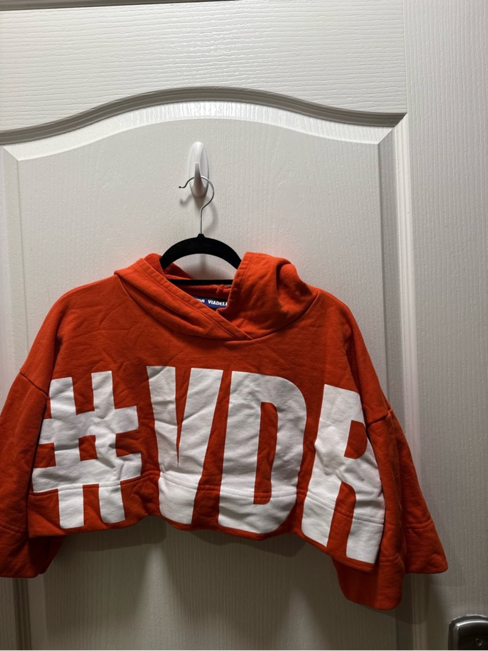 Viadel #VDH cropped pullover hoodie in orange with a white graphic print size S - Picture 4 of 4